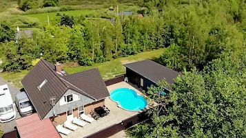 Hồ bơi ngoài trời