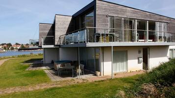 House | Outdoor dining