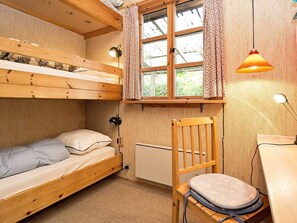 2 bedrooms, cribs/infant beds