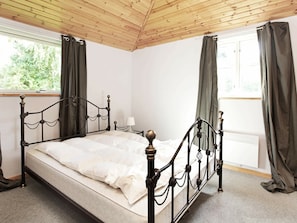 2 bedrooms, cribs/infant beds