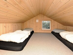 4 Schlafzimmer, Babybetten