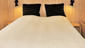 2 bedrooms, cots/infant beds