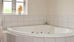 House | Spa treatment - 4 Person Holiday Home in Blavand (Blavand)