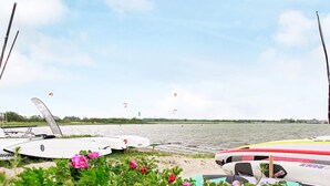 A riverside view with boats and kites. - Holiday Home in Gilleleje (Gelting)