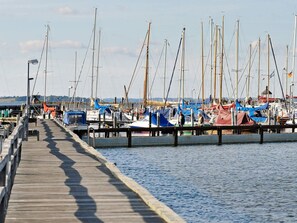 A wooden pier leading to a marina with multiple boats docked. - Holiday Home in Gilleleje (Gelting)