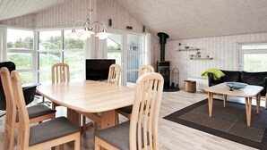 Dining - Cozy Holiday Home in Henne Jutland With Indoor Whirlpool (Henne)