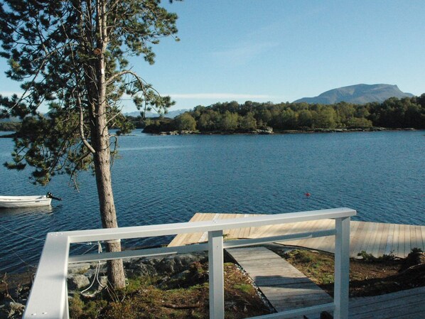 Property grounds - Holiday Home in GurskÃ¸y (Heroy)