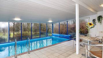 ハウス | プール | 屋内プール、屋外プール