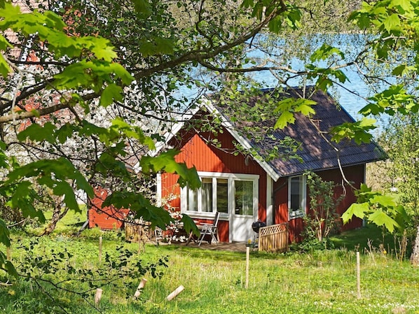 House | Exterior - 4 Person Holiday Home in Vreta (Vreta Kloster)