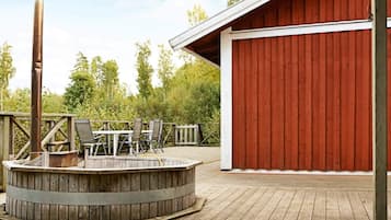 House | Outdoor dining