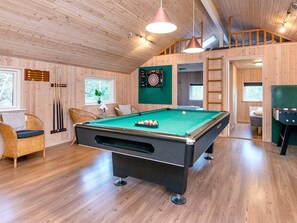 A pool table in a room with wooden walls and a loft area. - 4 Star Holiday Home in Romo (Rømø)