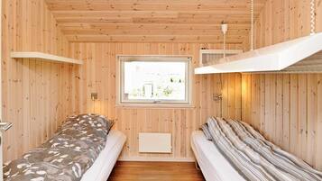 4 bedrooms, cots/infant beds