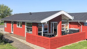 A red wooden house with a porch, a window, and a door. - Spacious Holiday Home in TranekÃ¦r near Sea (Tranekaer)