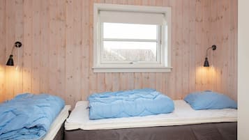 4 bedrooms, cots/infant beds