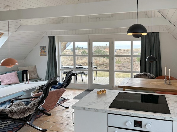 Talo | Yksityinen keittiö | Syöttötuoli