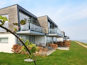House | Water view