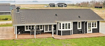 Spacious Holiday Home in Storvorde Whirlpool