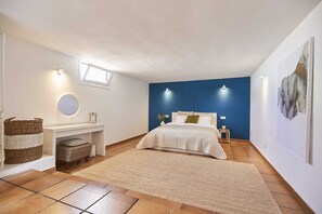 4 chambres, coffres-forts dans les chambres, fer et planche Ă repasser