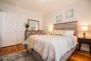 2 camere, una scrivania, ferro/asse da stiro, culla da viaggio