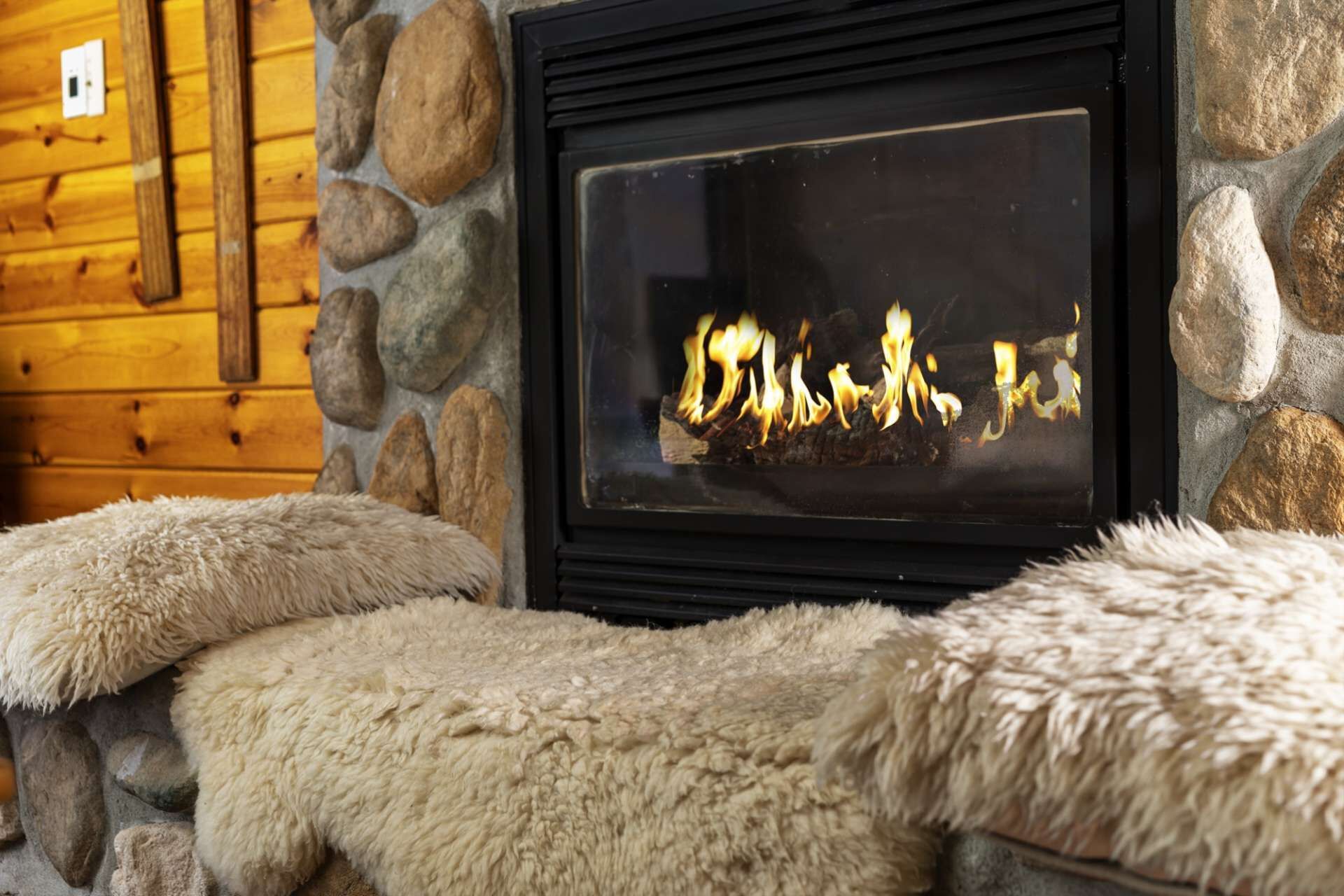 Mt. Hood Cabin, BBQ, Deck, Hot Tub, Walk to Restaurants and Shops, Close to Timberline and Ski Bowl