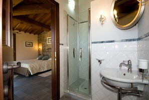 Shower, hair dryer, bidet, towels - Luxury Villa in Montelopio,Airco,Pool,children pool,Jacuzzi corner,Wi-Fi,sleep11 (Toscana)