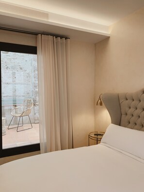 Habitación doble superior, Terraza | Ropa de cama de alta calidad, edredón y minibar 