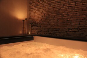 Couples treatment rooms, body treatments, hot stone massages - Palau Macelli (Castello d'Empuries)