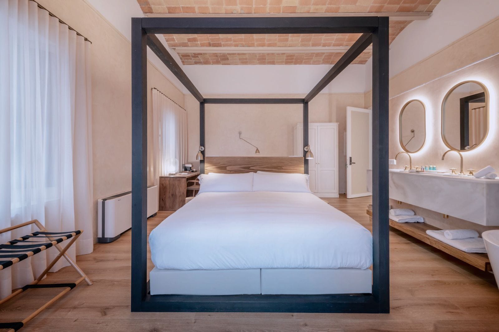 executive suite | 1 bedroom, premium bedding, down duvets, minibar