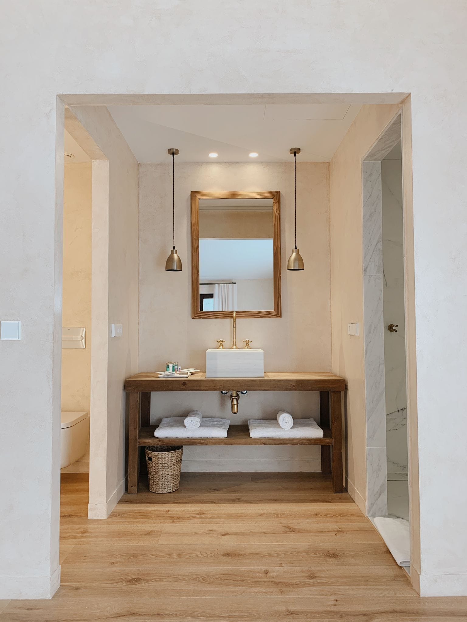 superior double room | bathroom | free toiletries, hair dryer, towels, soap