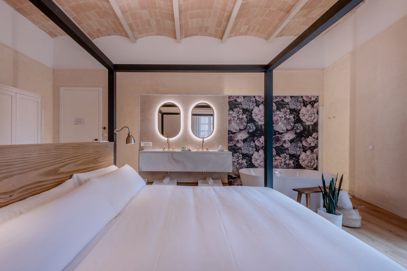 executive suite | 1 bedroom, premium bedding, down duvets, minibar