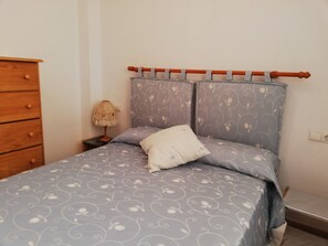 2 Schlafzimmer, Bügeleisen/Bügelbrett, Reisekinderbett, Bettwäsche