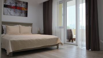 2 bedrooms, iron/ironing board, free WiFi, bed sheets