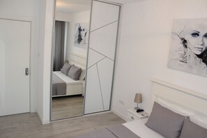 2 Schlafzimmer, BĂŒgeleisen/BĂŒgelbrett, kostenloses WLAN, BettwĂ€sche