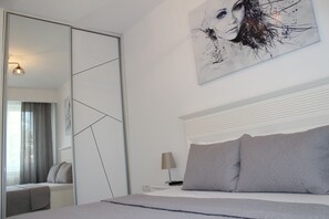 2 bedrooms, iron/ironing board, free WiFi, bed sheets