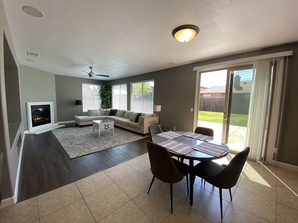 Luxury Modern Home w/ Parking Min Away From Hwy