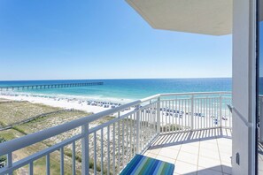 Property grounds - Spacious 7th Flr Gulf Front 3 bedroom at The Pearl of Navarre! (Navarre Beach)