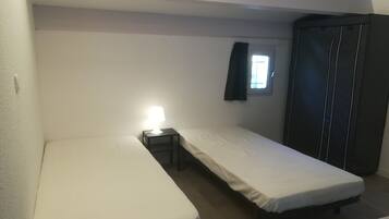 2 Schlafzimmer, Bügeleisen/Bügelbrett, Reisekinderbett, Bettwäsche