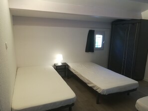 2 Schlafzimmer, Bügeleisen/Bügelbrett, Reisekinderbett, Bettwäsche