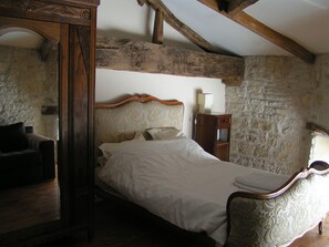 3 bedrooms, free WiFi, bed sheets