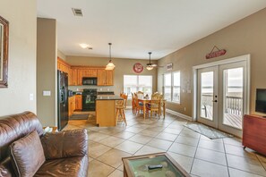 TV, DVD player - Family-Friendly Waterfront Oasis: 7 Miles to Beach (Crawfordville)