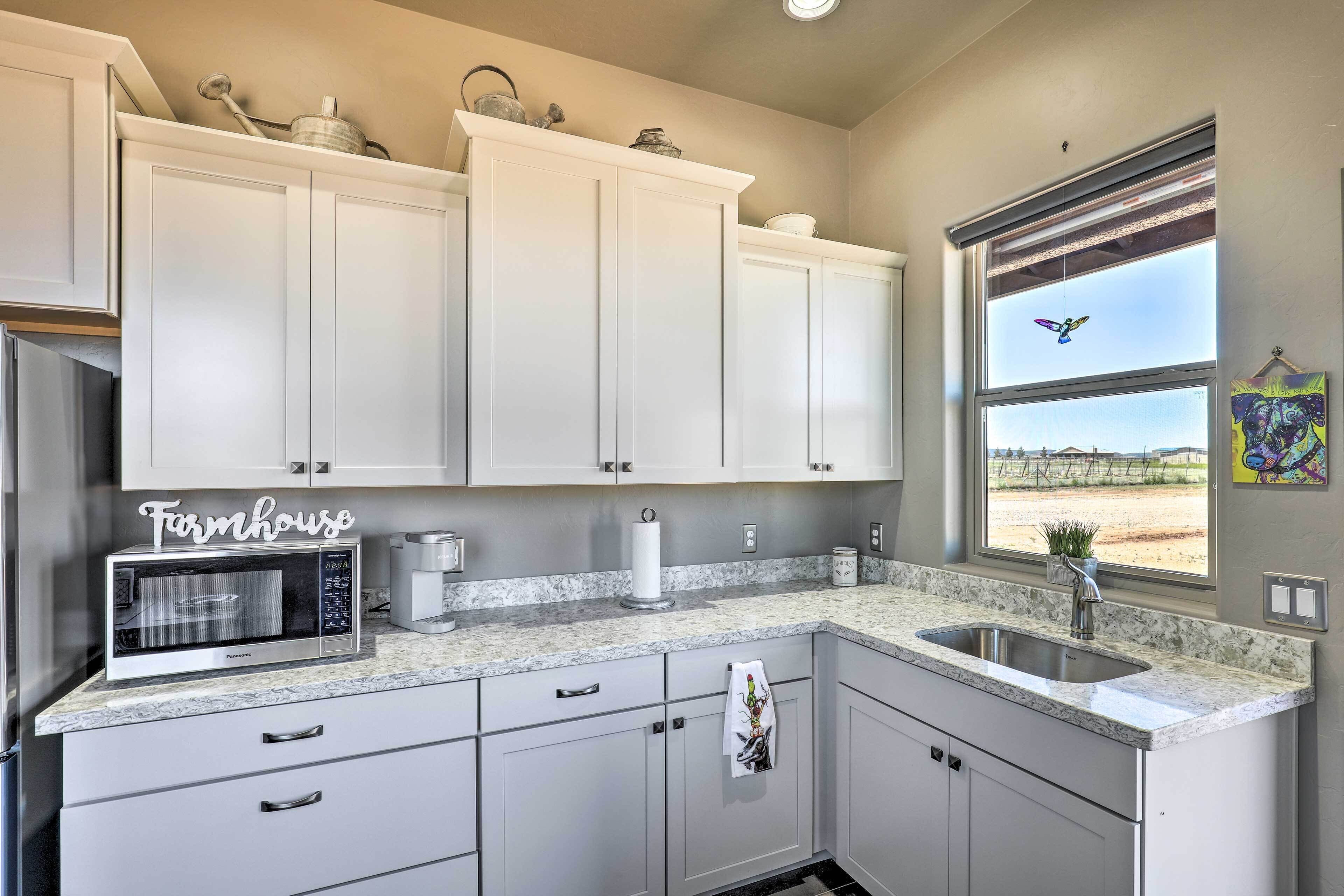 Modern Elgin Home: Walk to Wineries + Pets Welcome