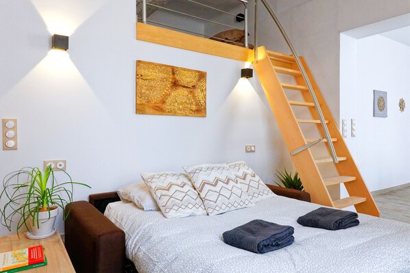 1 bedroom, iron/ironing board, WiFi, bed sheets