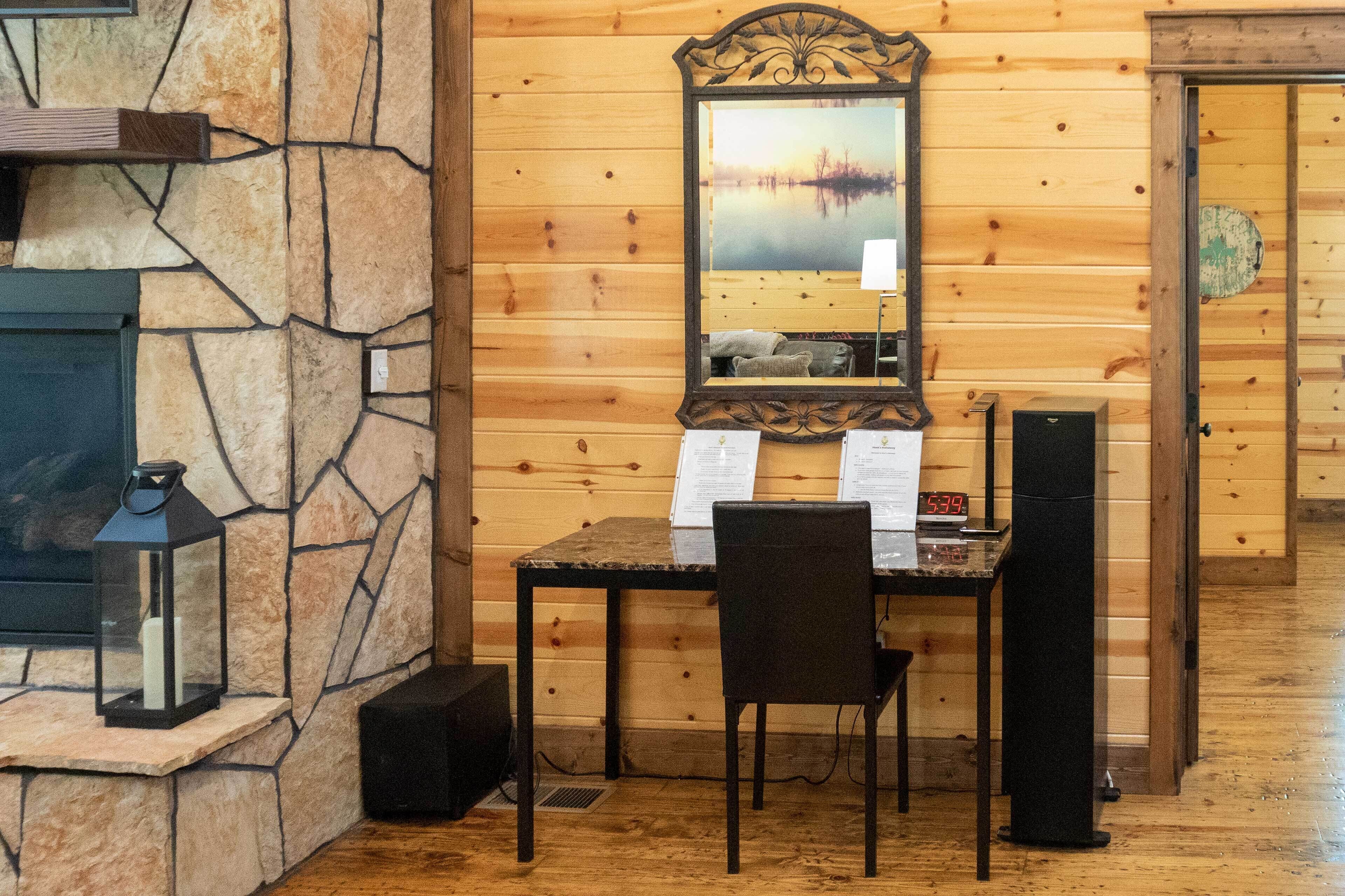 Dreamy Deluxe Cabin w/Hot Tub & Outdoor Fireplace!