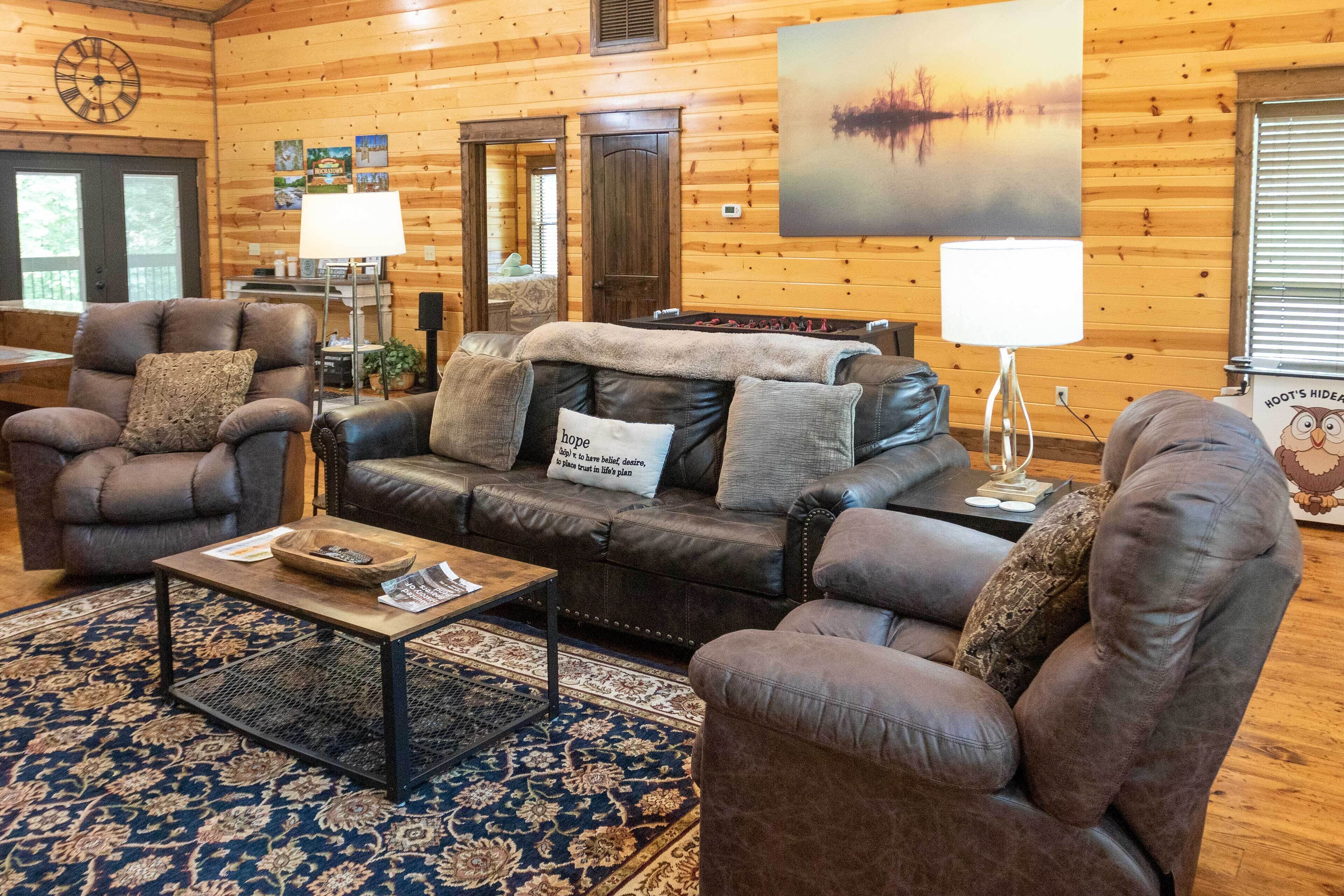Dreamy Deluxe Cabin w/Hot Tub & Outdoor Fireplace!