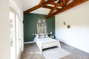 5 makuuhuonetta, silitysrauta/-lauta, Wi-Fi, vuodevaatteet