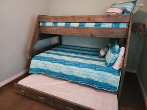 2 bedrooms, iron/ironing board, WiFi, bed sheets