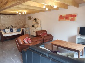 Smart TV, ping pong - Saggitarius Les Constellations (Dœuil-sur-le-Mignon)