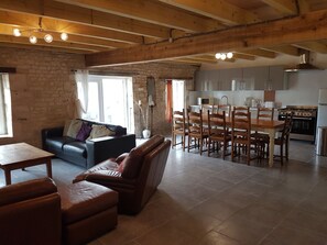 Smart TV, ping pong - Saggitarius Les Constellations (Dœuil-sur-le-Mignon)