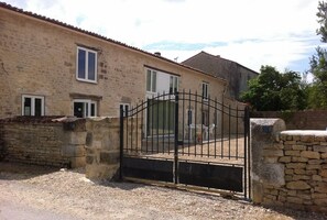 Exterior - Saggitarius Les Constellations (Dœuil-sur-le-Mignon)