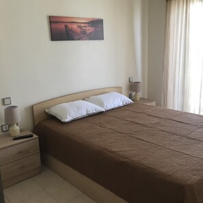 2 bedrooms, bed sheets